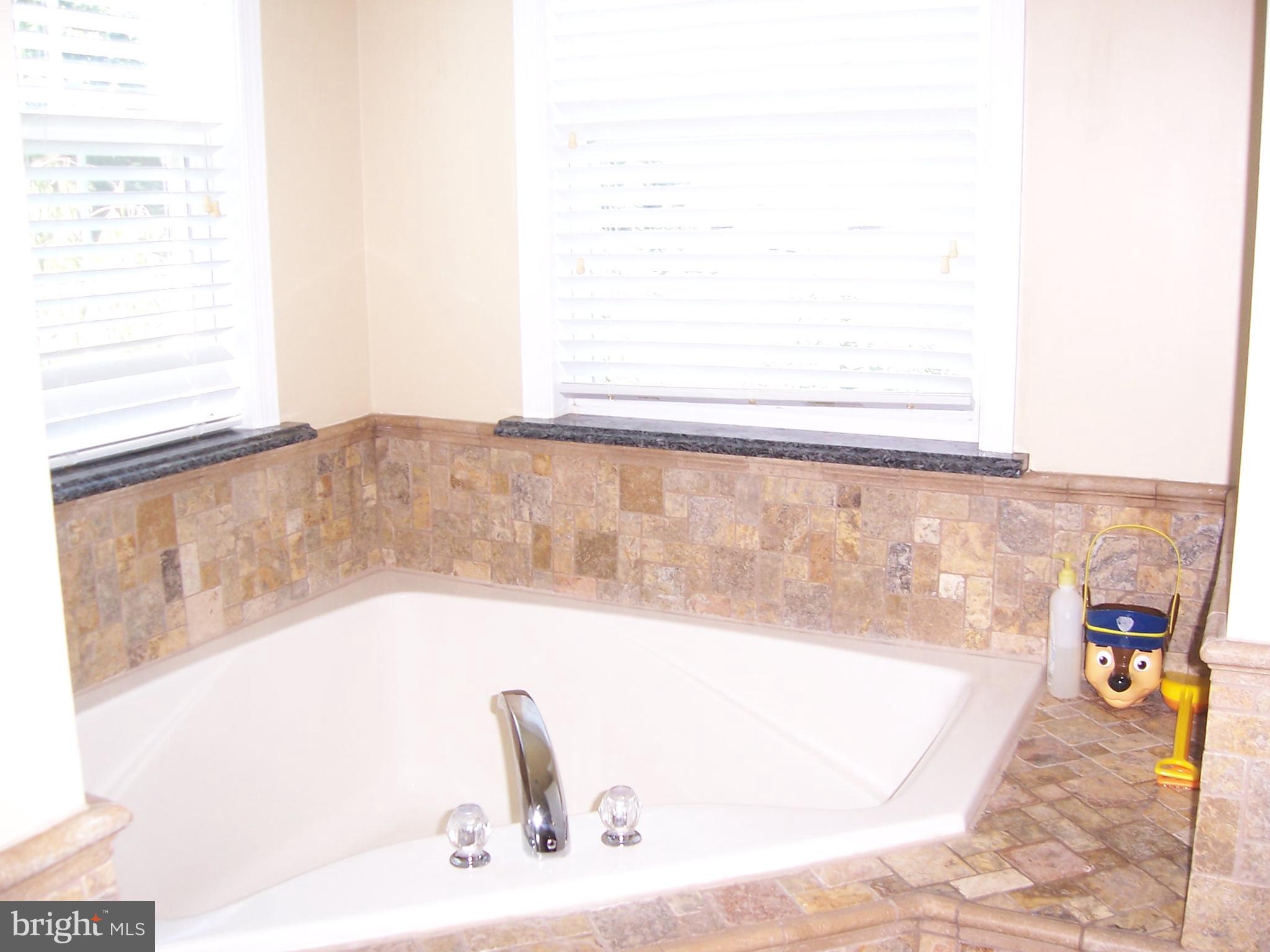 BENTWOOD ESTATES - Residential Lease