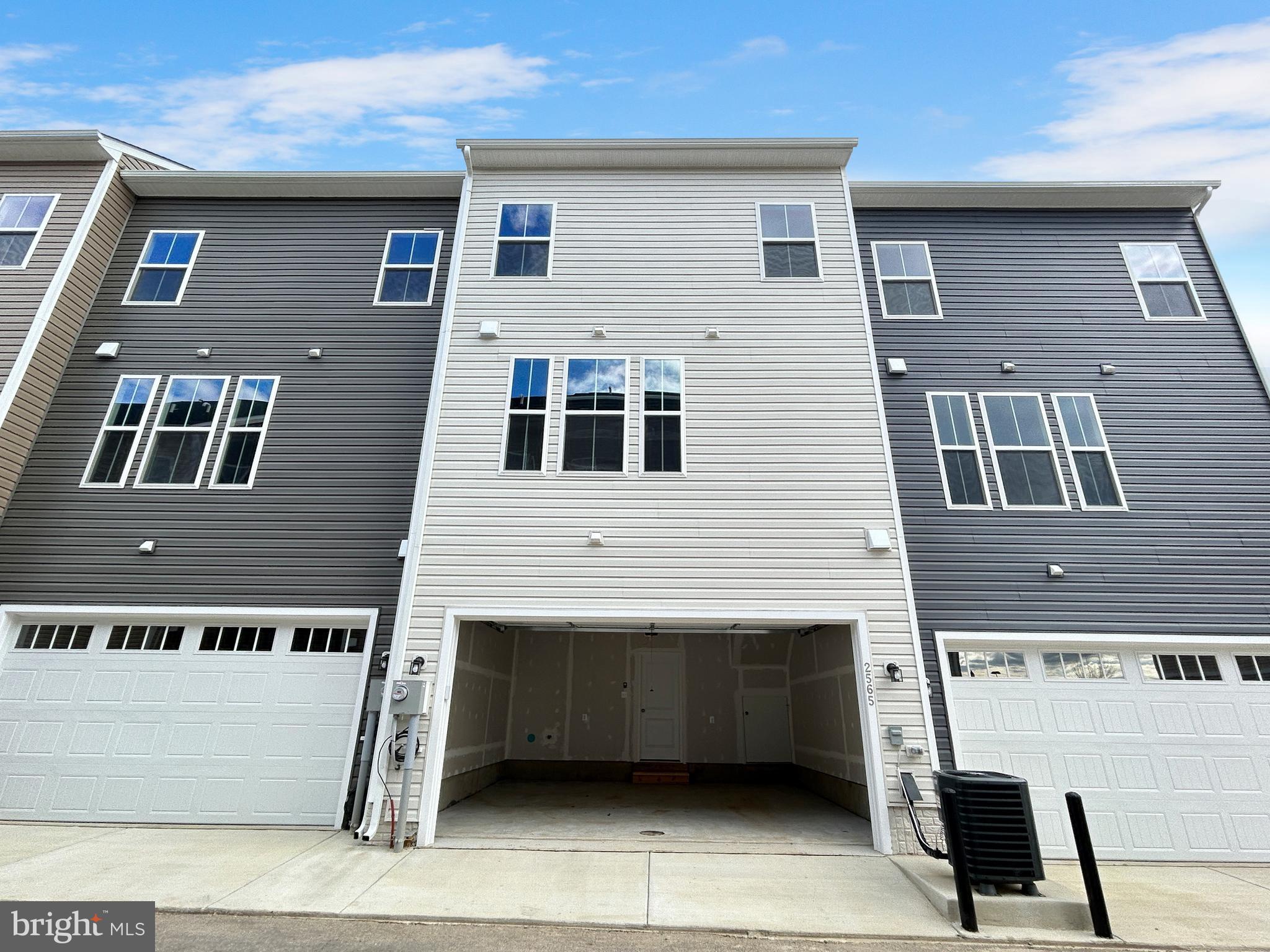 TOWNS AT MARKET COMMONS - Residential Lease