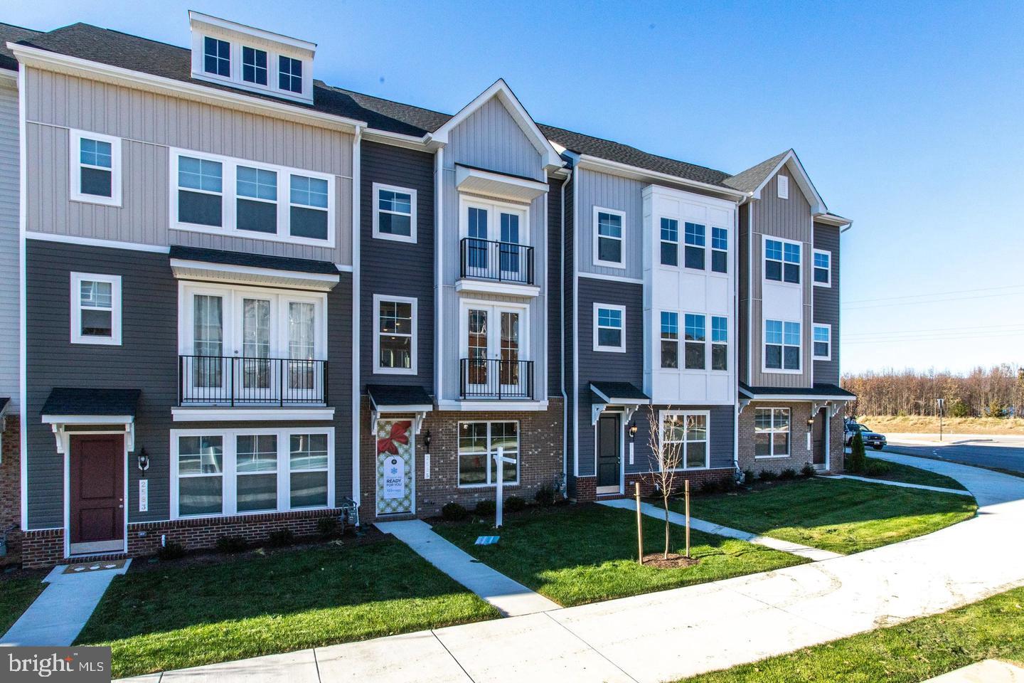 TOWNS AT MARKET COMMONS - Residential Lease