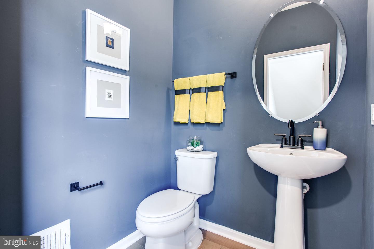 TOWNS AT MARKET COMMONS - Residential Lease