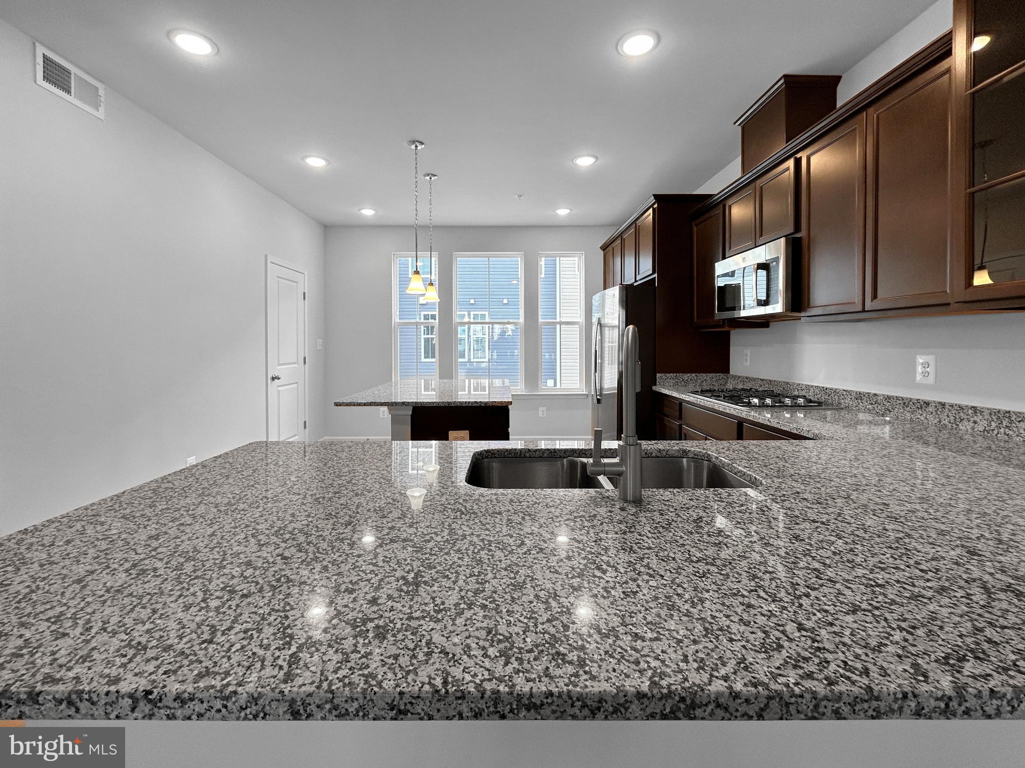 TOWNS AT MARKET COMMONS - Residential Lease