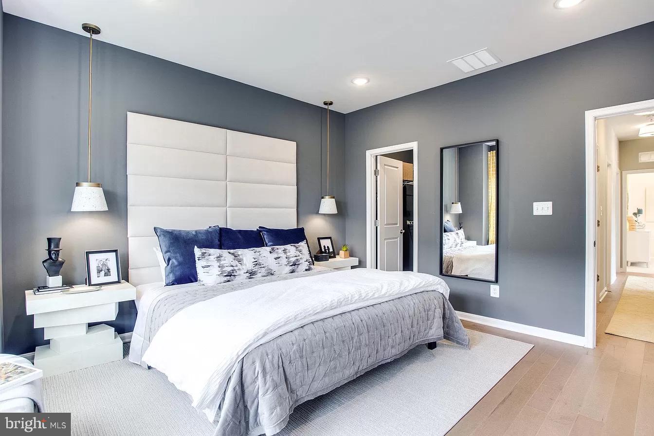 TOWNS AT MARKET COMMONS - Residential Lease