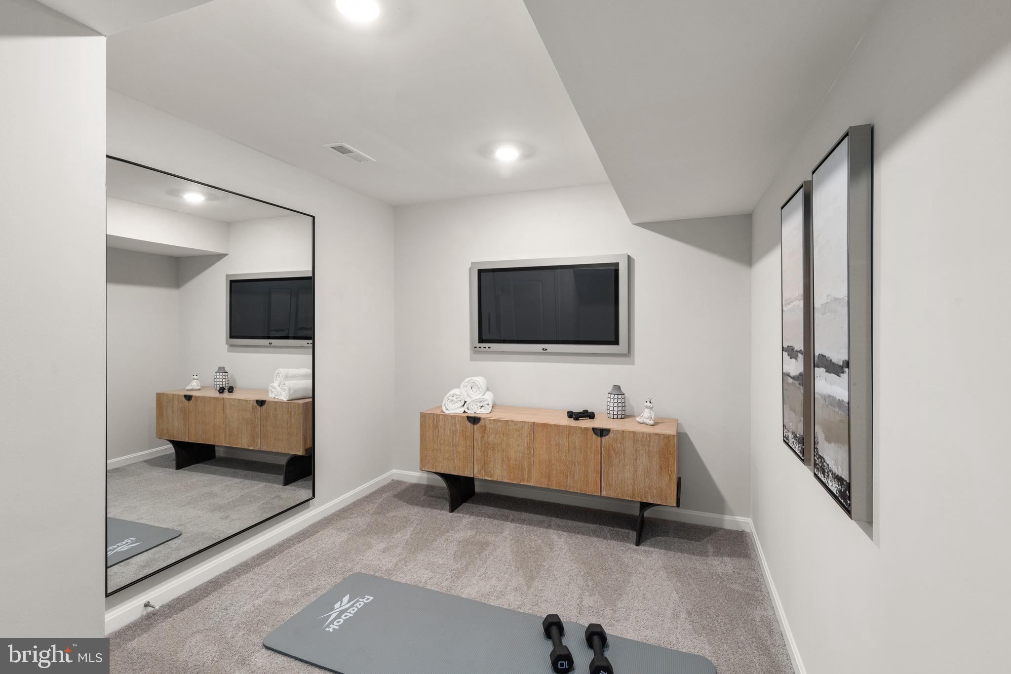 MONTGOMERY OAKS - Residential