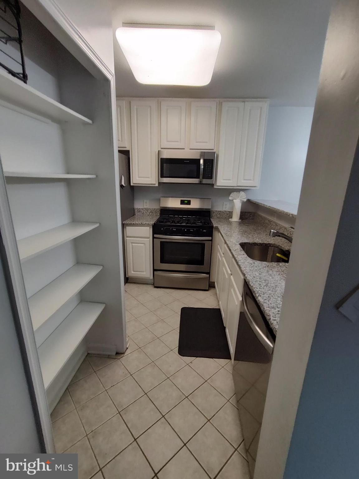 GREENBELT LAKE VILLAGE - Residential Lease