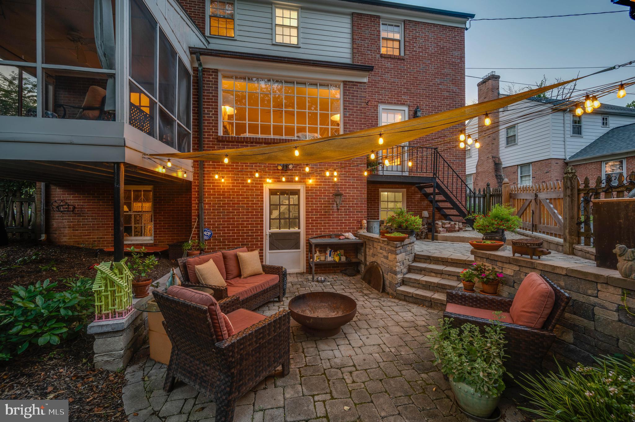 5 W LAKE AVENUE