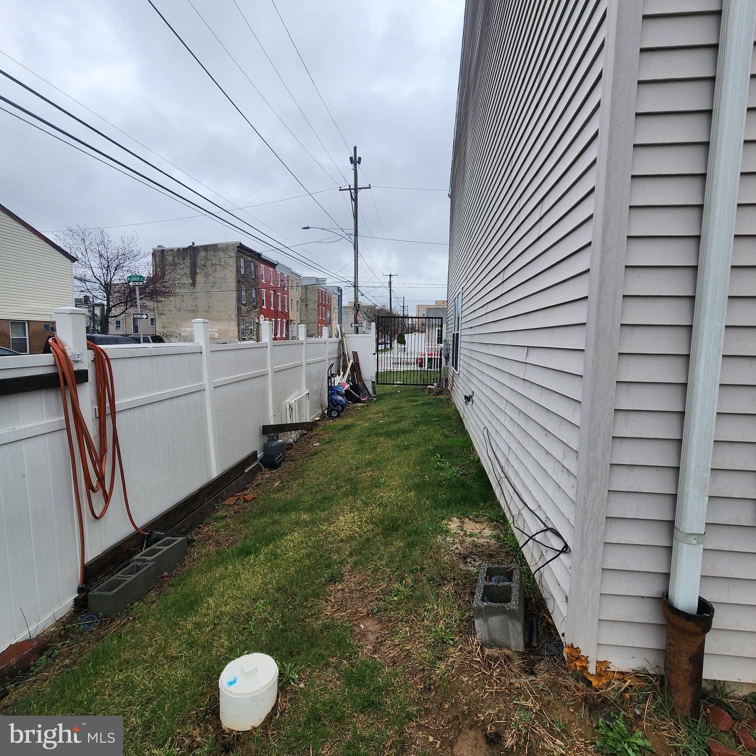 1726 N UBER STREET
