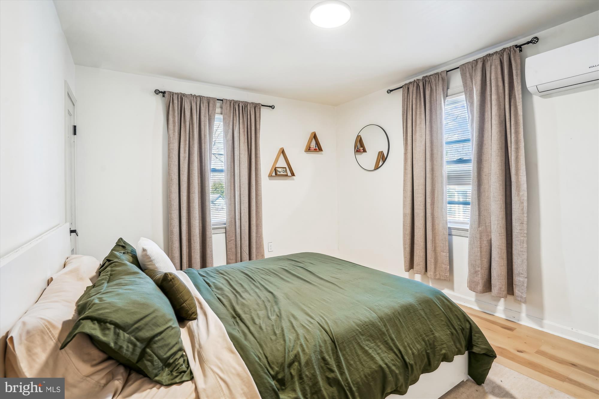 HOLLYWOOD PARK - Residential