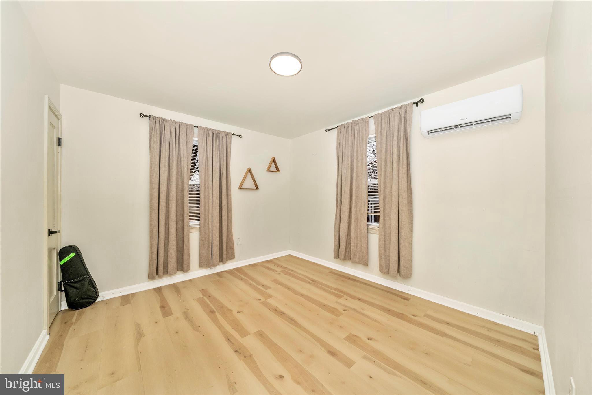 HOLLYWOOD PARK - Residential