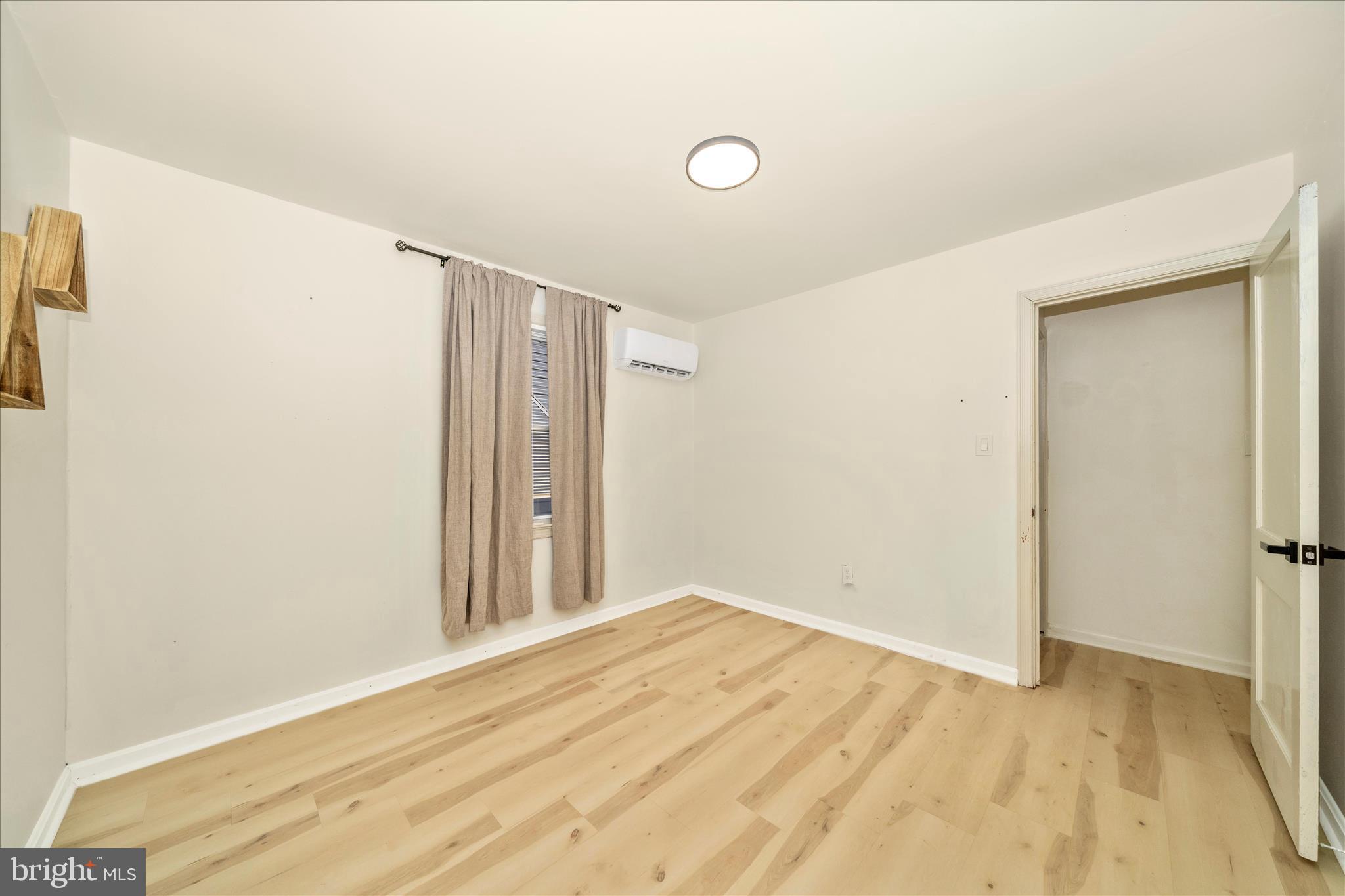 HOLLYWOOD PARK - Residential