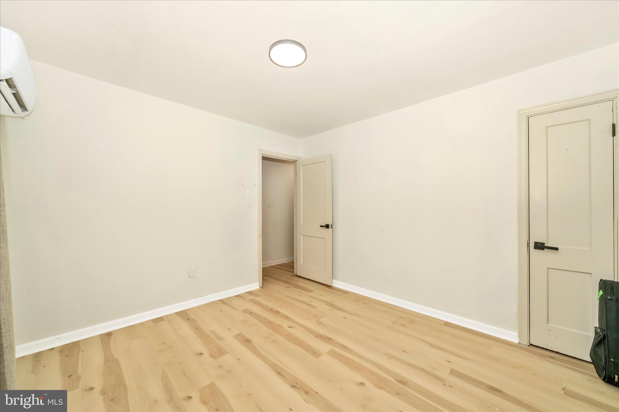 HOLLYWOOD PARK - Residential