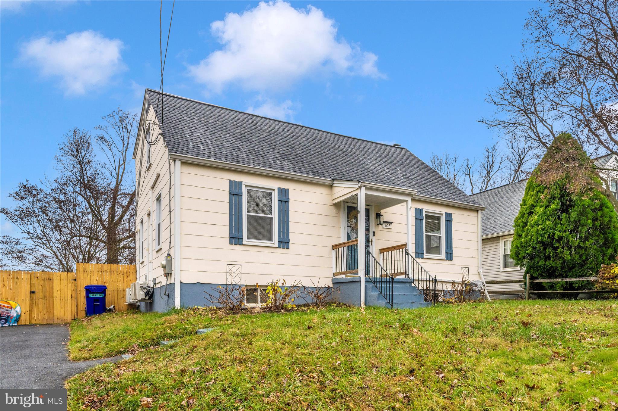 HOLLYWOOD PARK - Residential