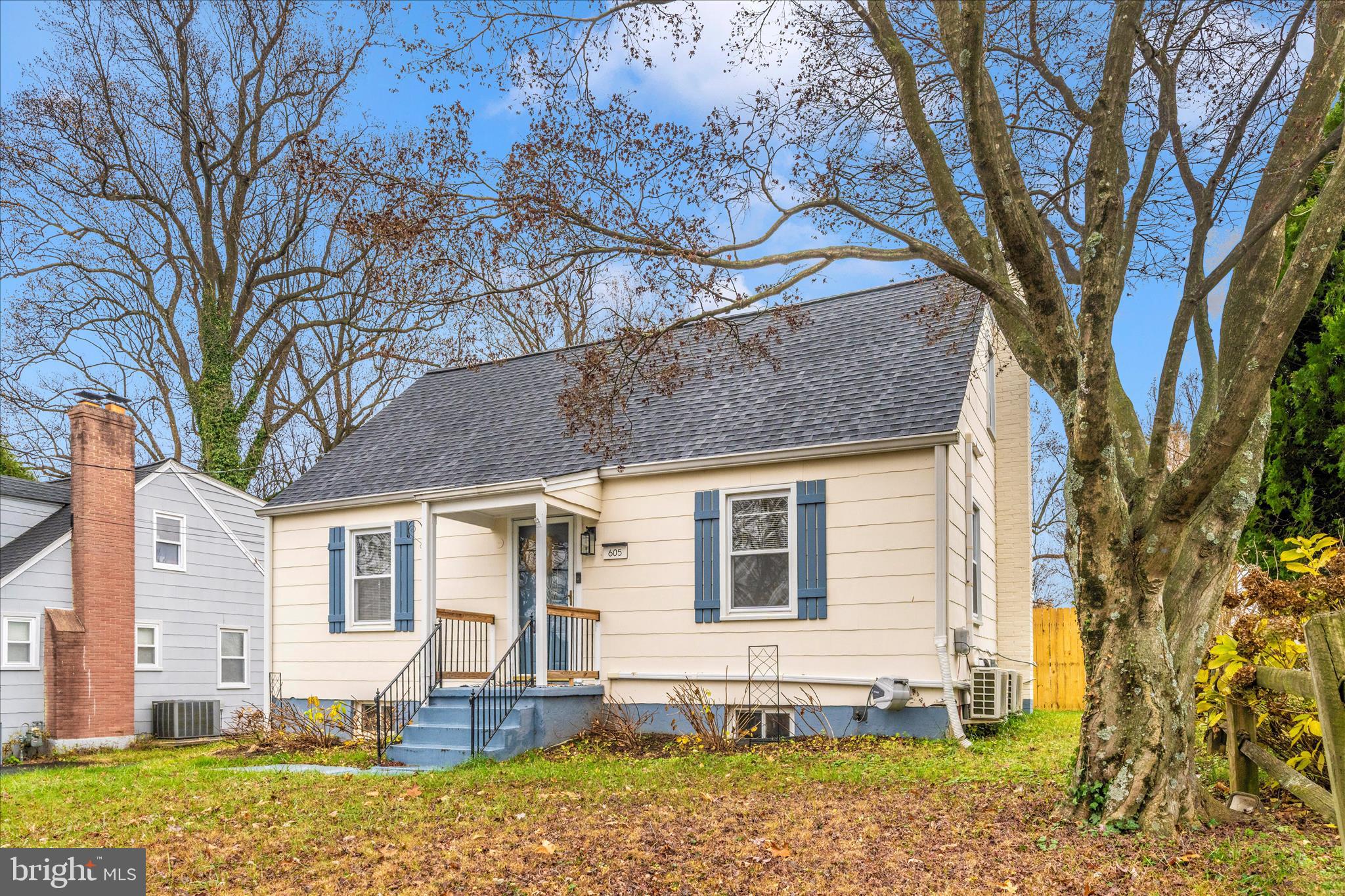 HOLLYWOOD PARK - Residential