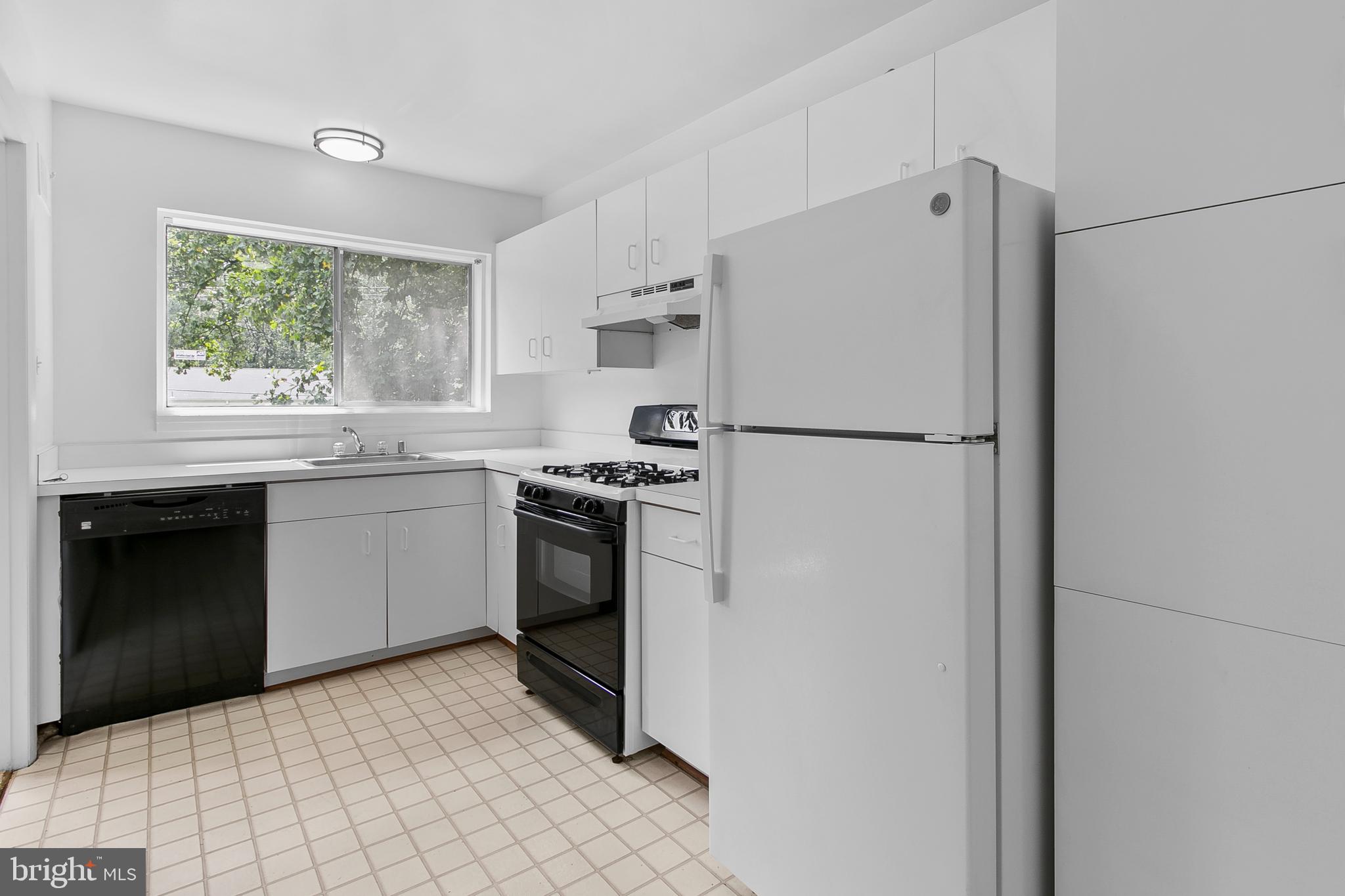 PARKSIDE CONDOMINIUMS - Residential