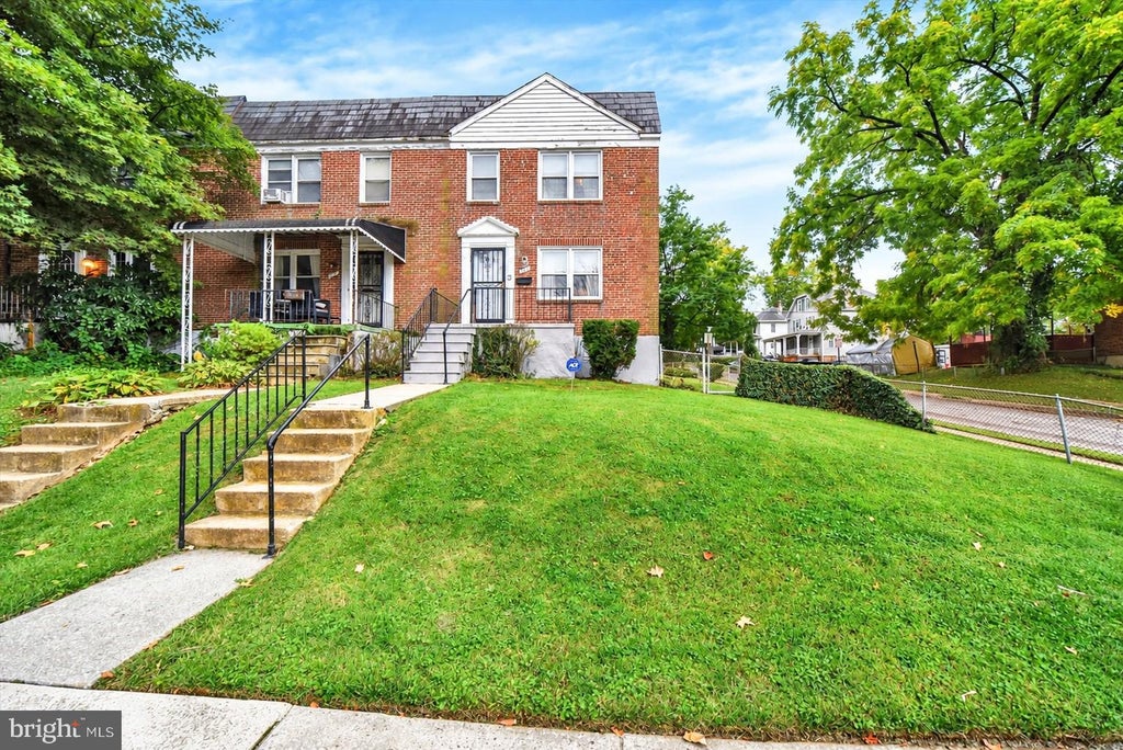 Photo of 824 Wicklow Road, BALTIMORE, MD 21229 (MLS # MDBA2232016)