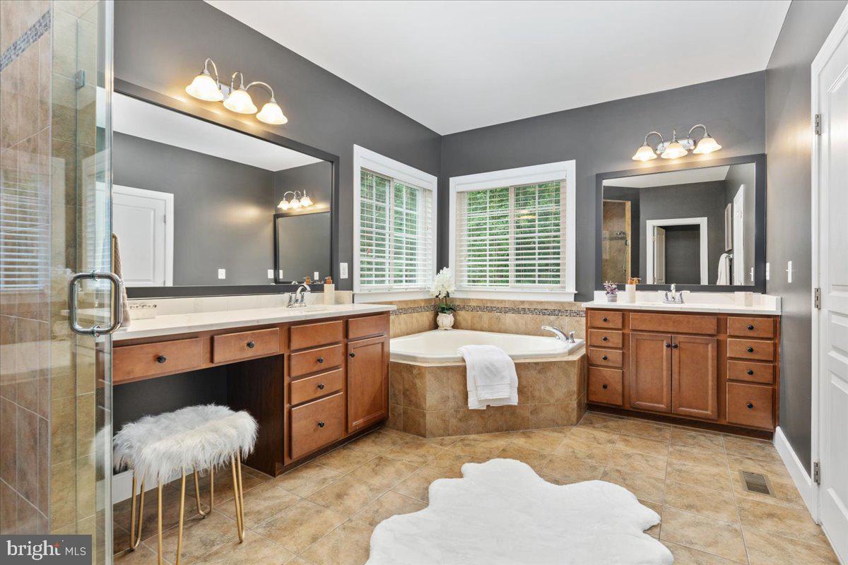 CREIGHTON FARMS - Residential