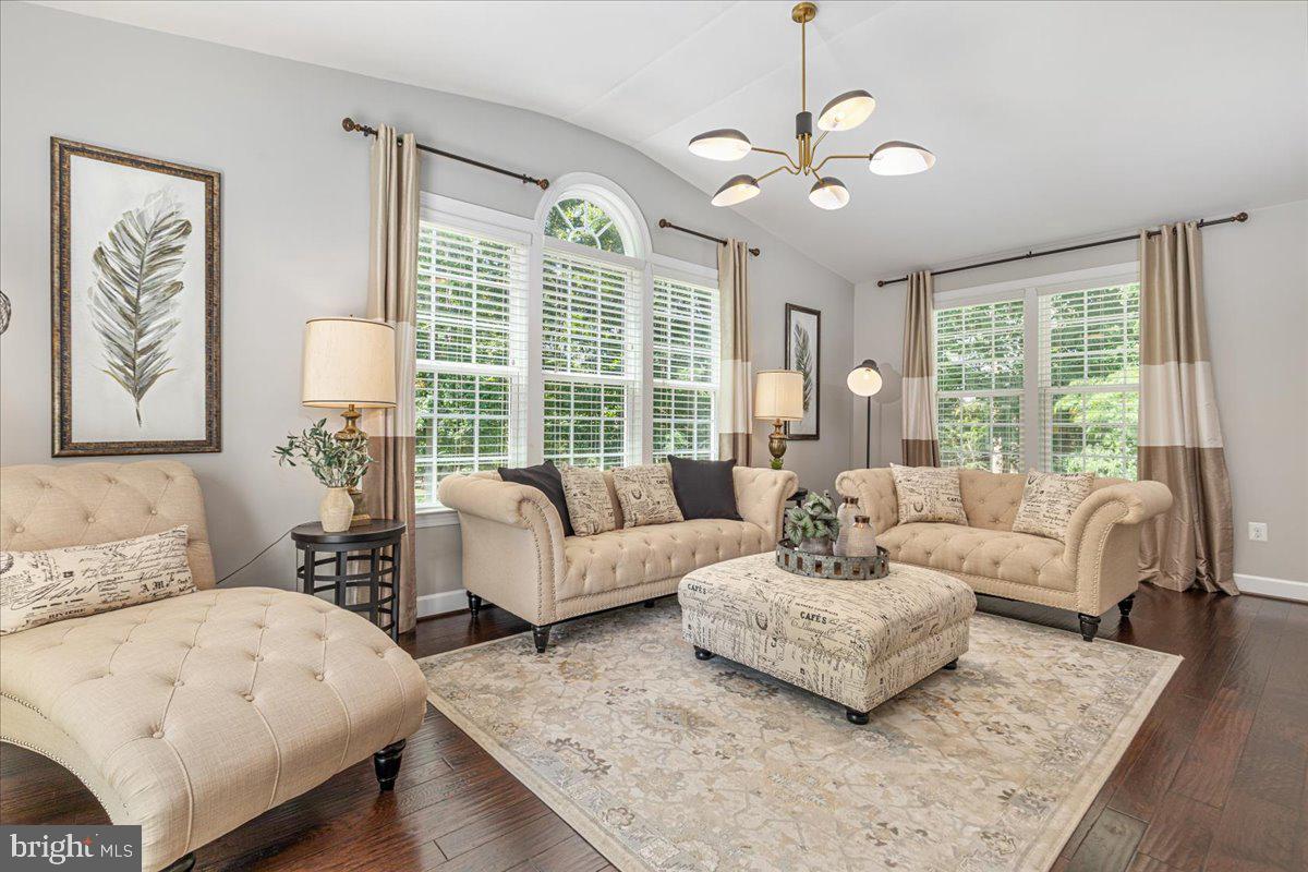 CREIGHTON FARMS - Residential