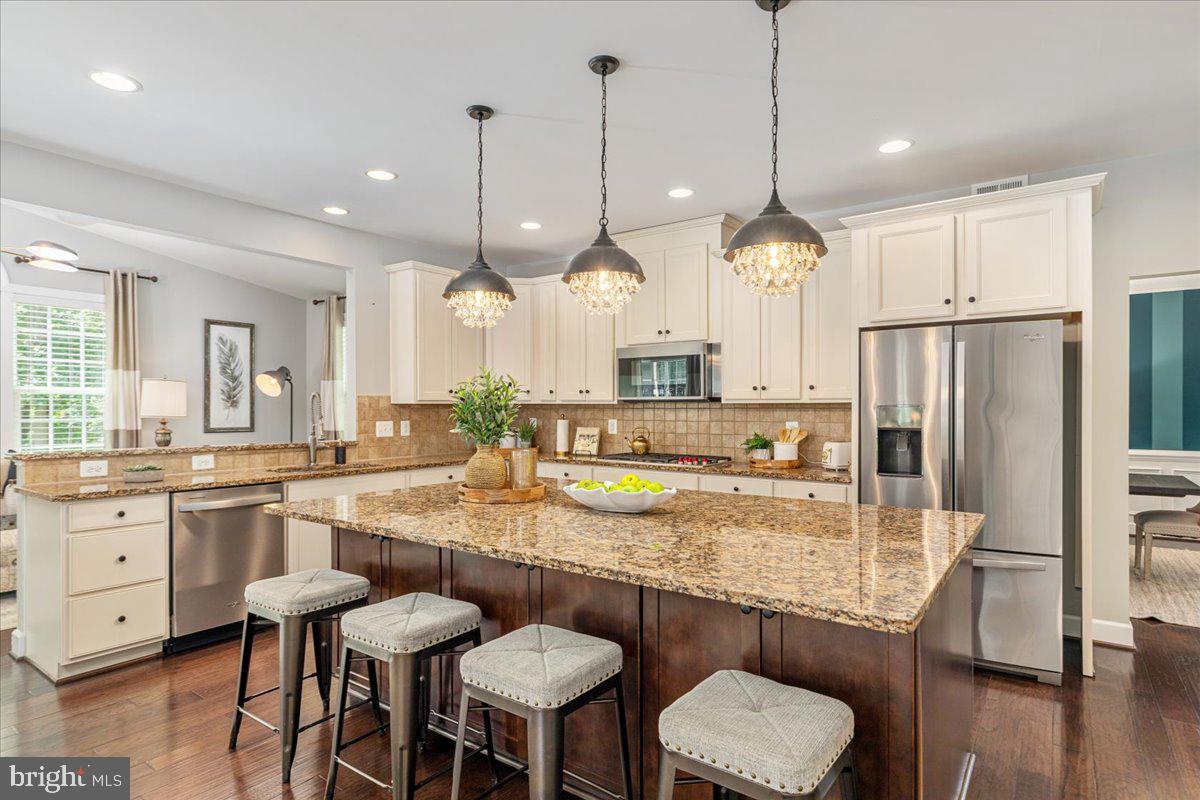 CREIGHTON FARMS - Residential