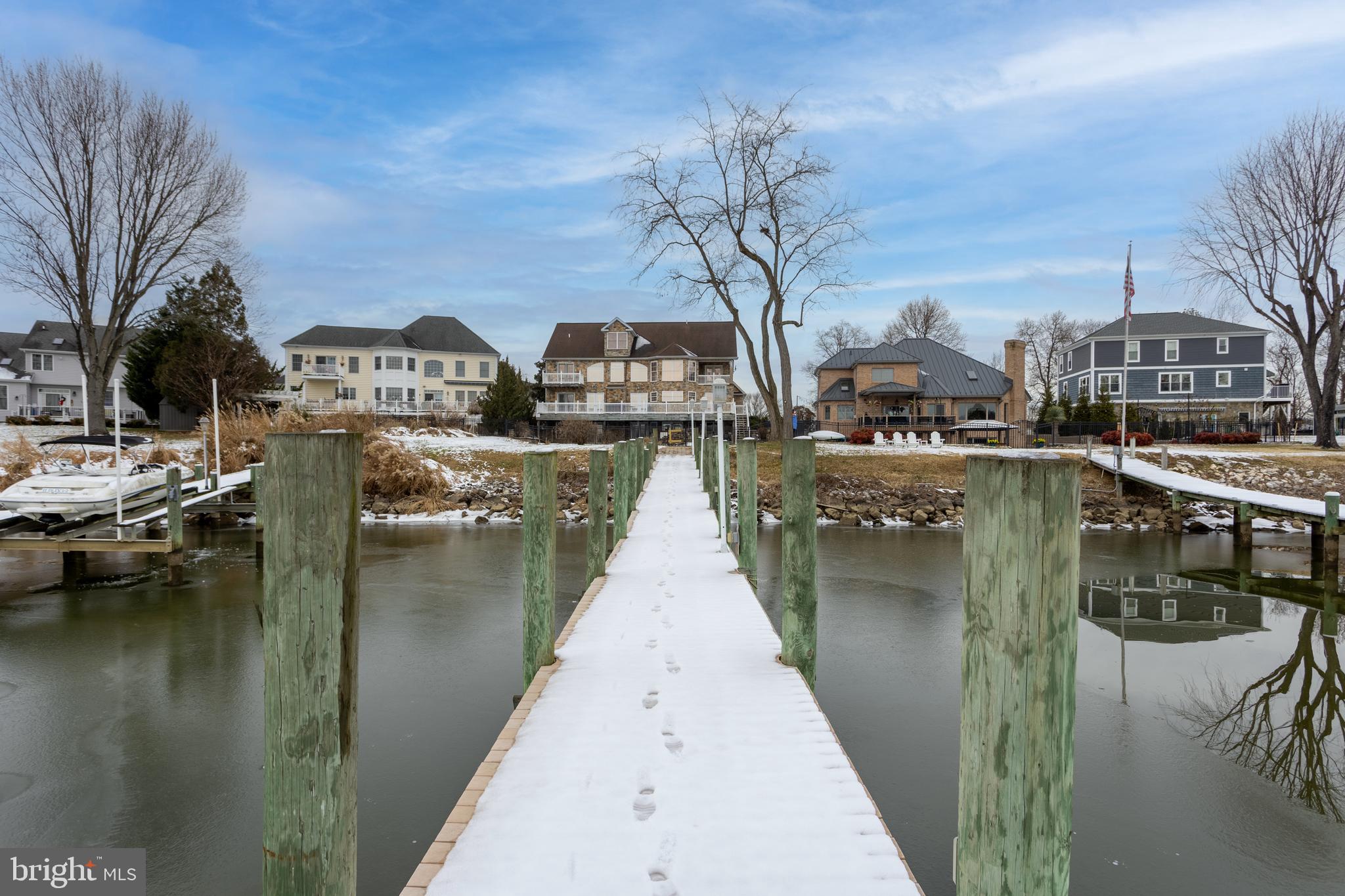 TAYLORS POINTE - Residential