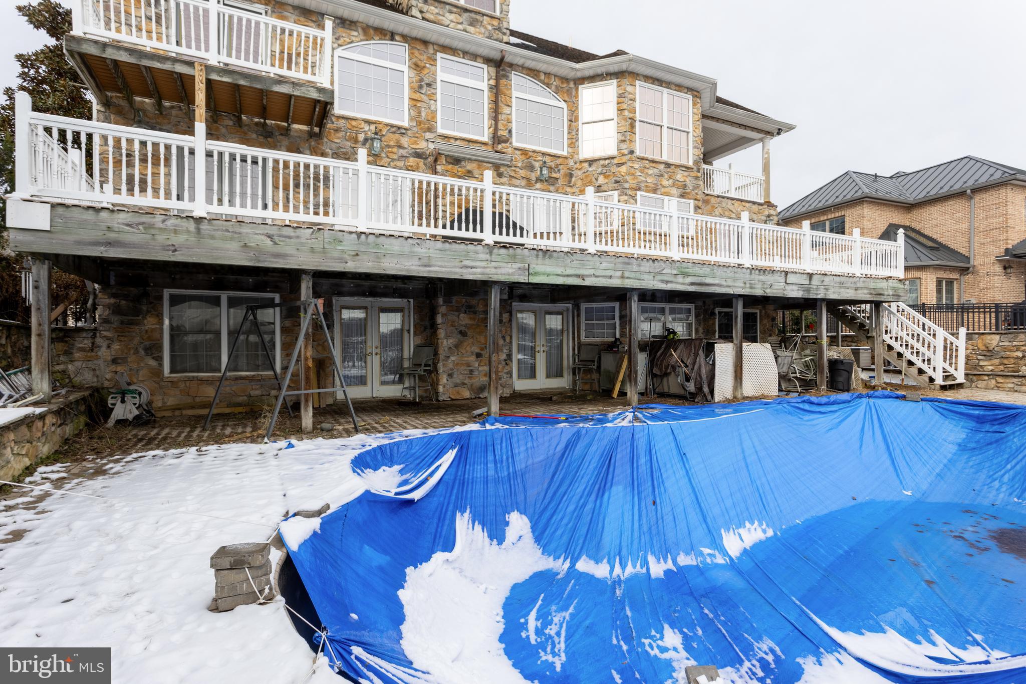 TAYLORS POINTE - Residential