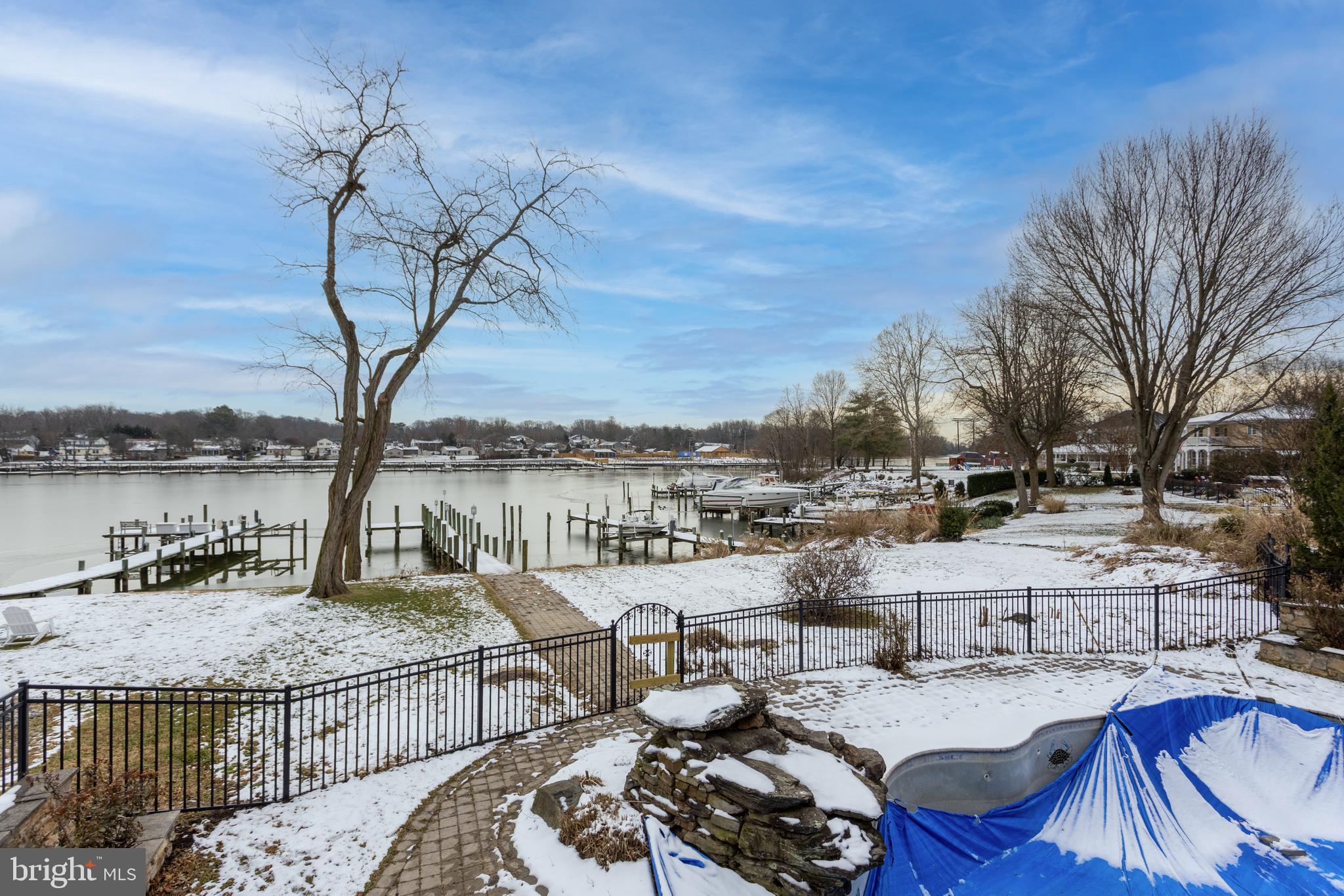 TAYLORS POINTE - Residential