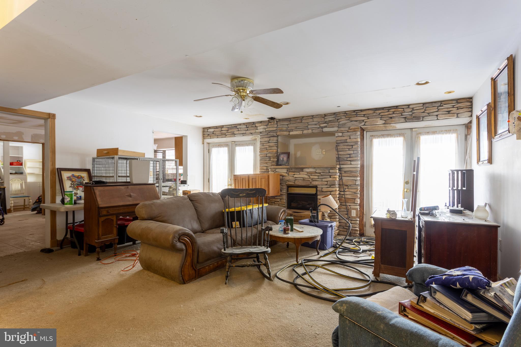 TAYLORS POINTE - Residential