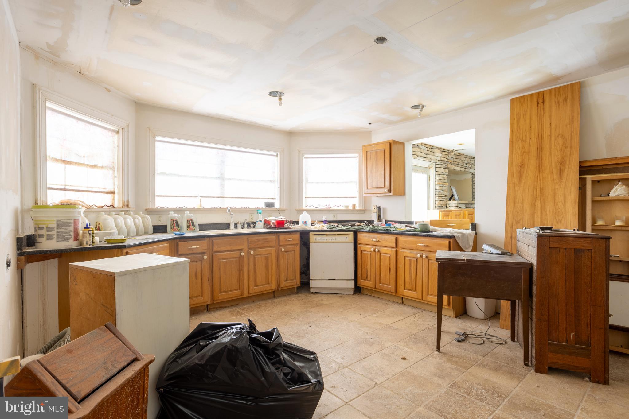 TAYLORS POINTE - Residential