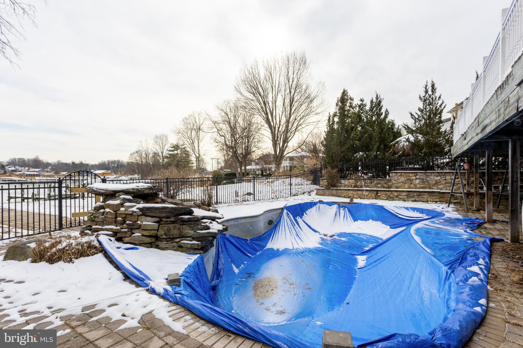 TAYLORS POINTE - Residential