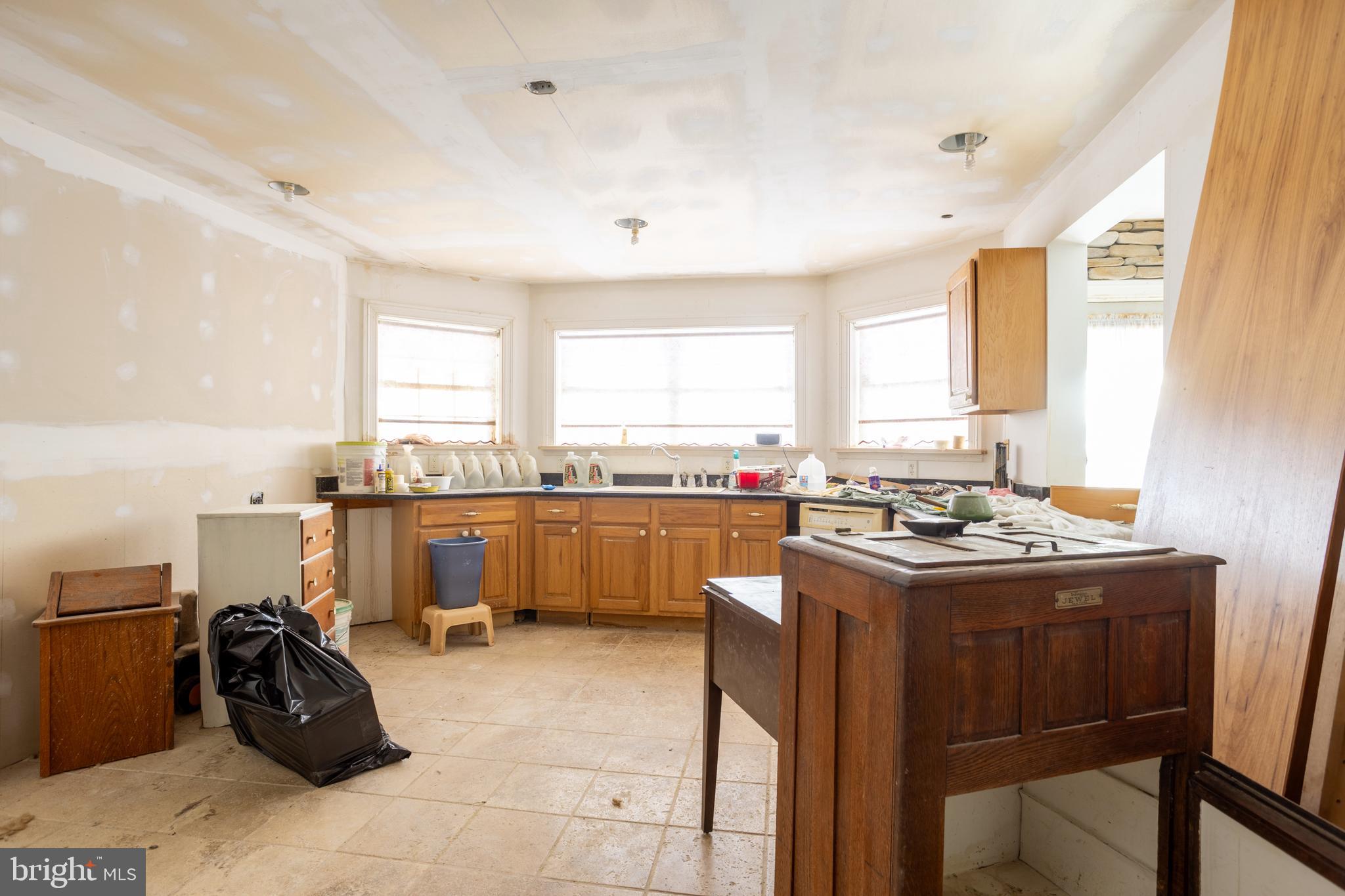 TAYLORS POINTE - Residential