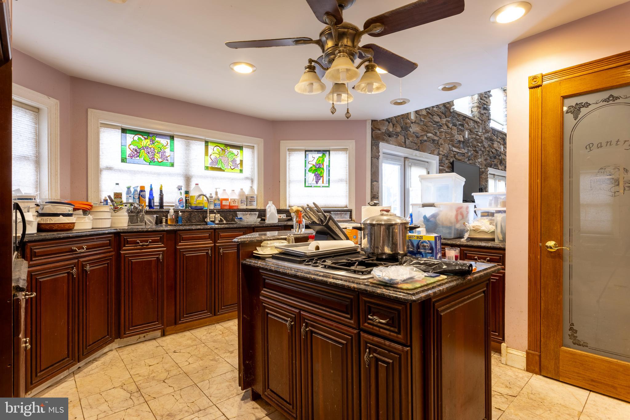 TAYLORS POINTE - Residential