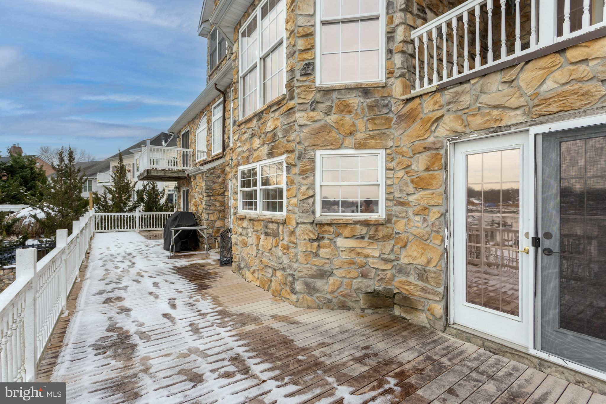 TAYLORS POINTE - Residential