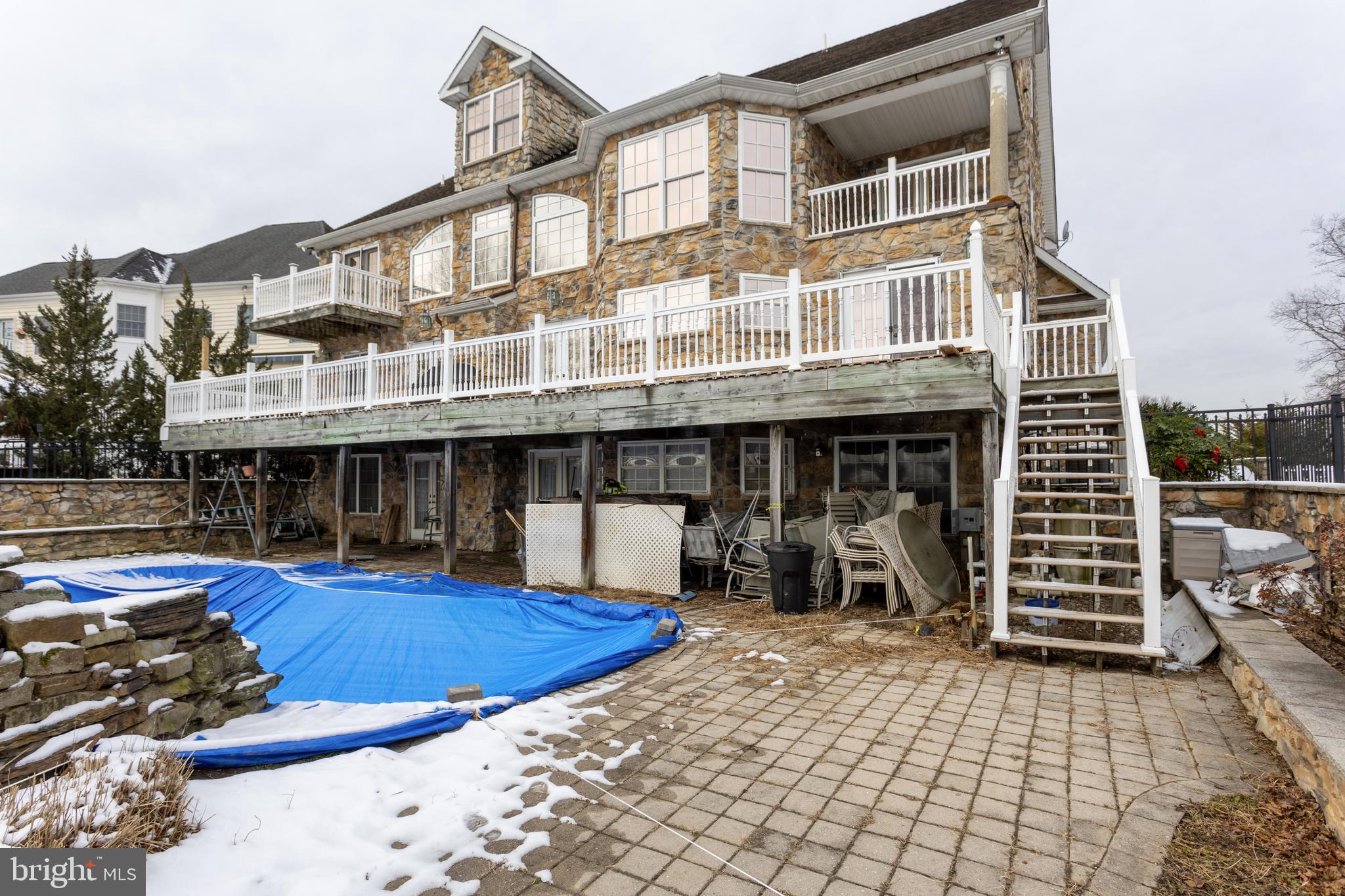 TAYLORS POINTE - Residential