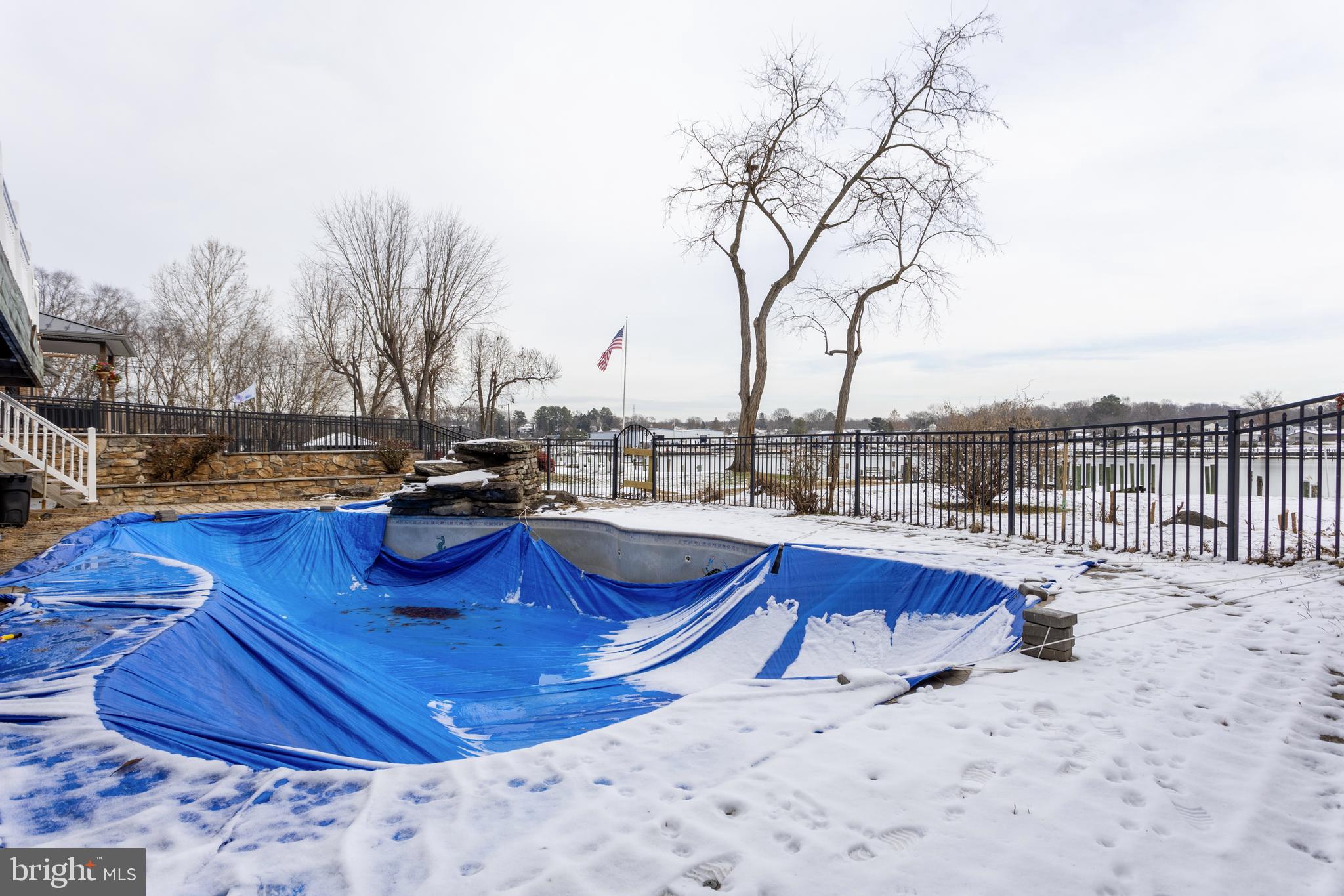 TAYLORS POINTE - Residential