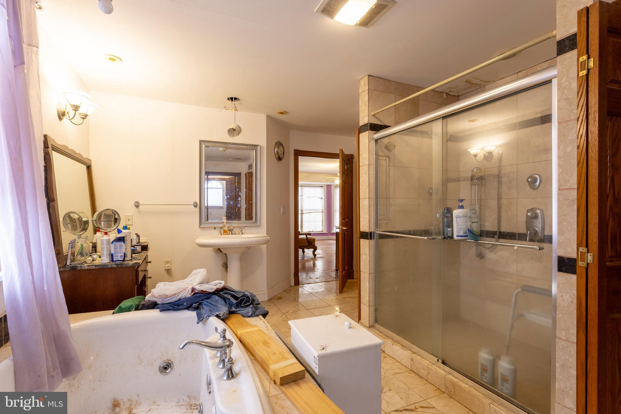 TAYLORS POINTE - Residential