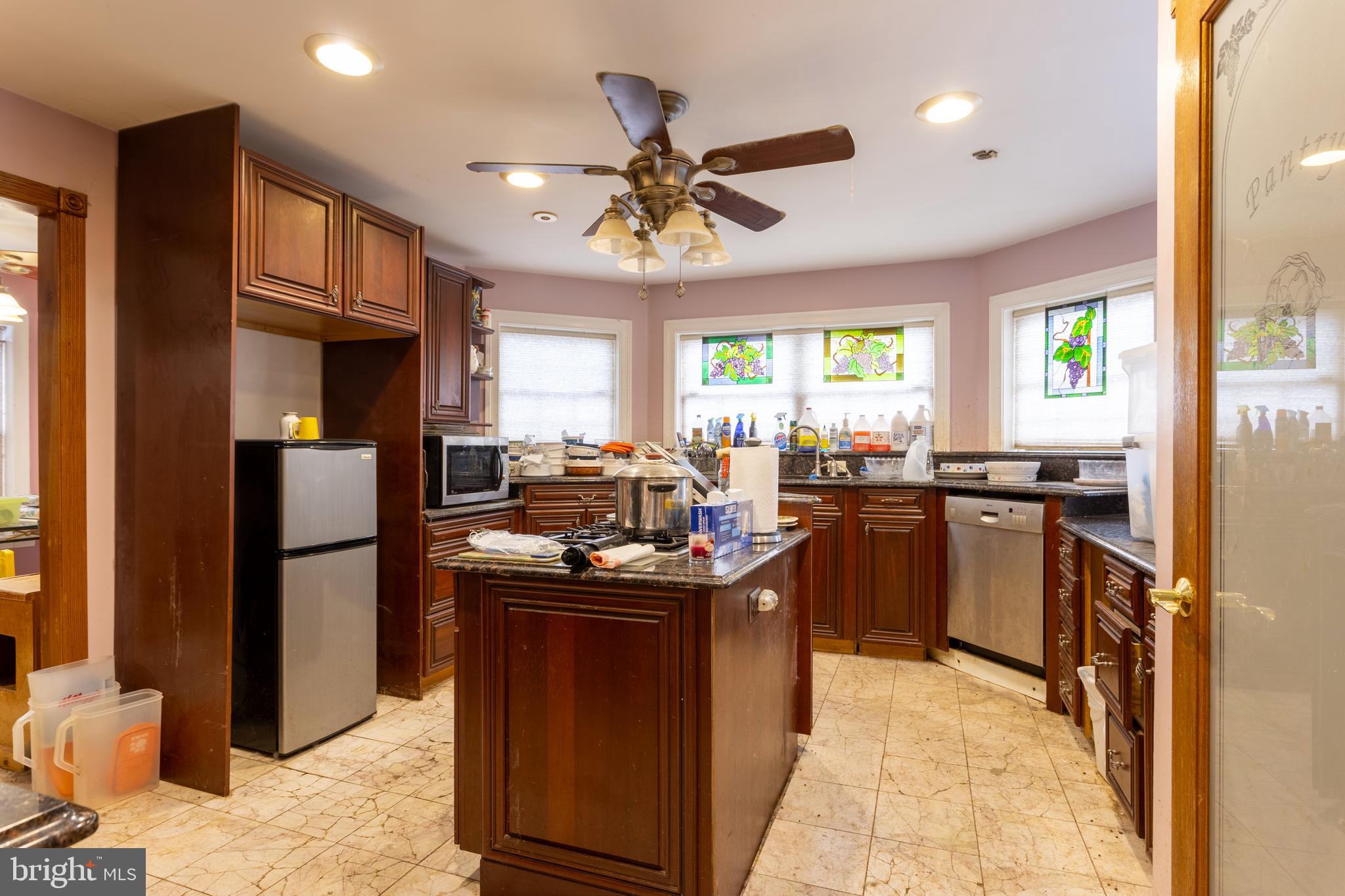 TAYLORS POINTE - Residential