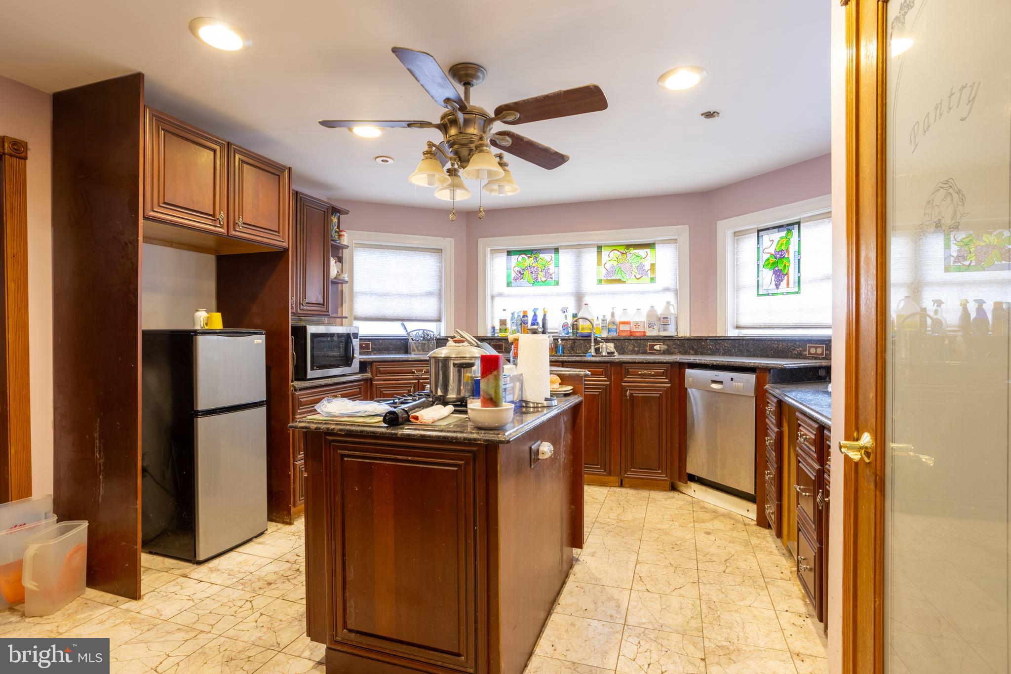 TAYLORS POINTE - Residential