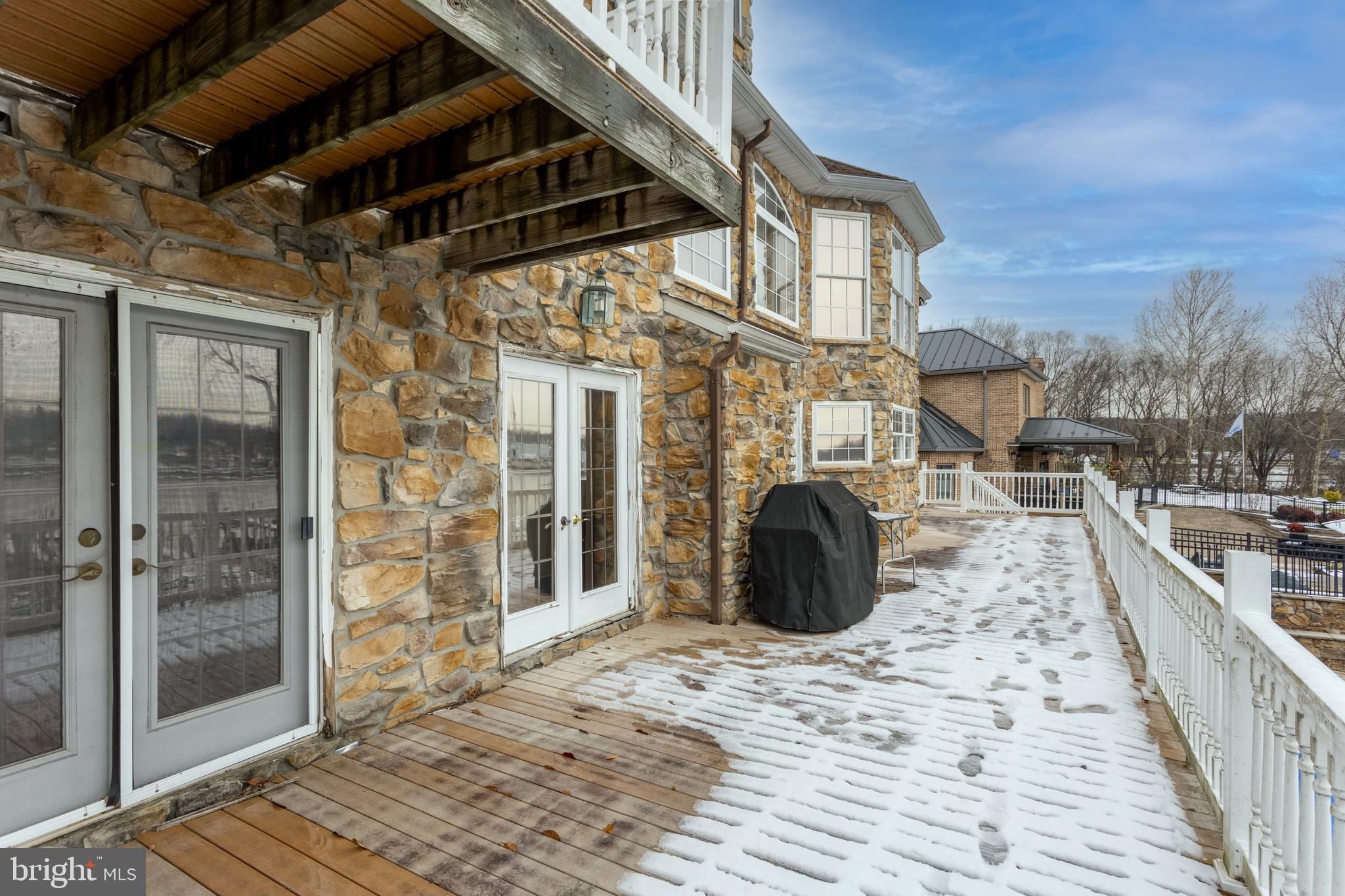 TAYLORS POINTE - Residential