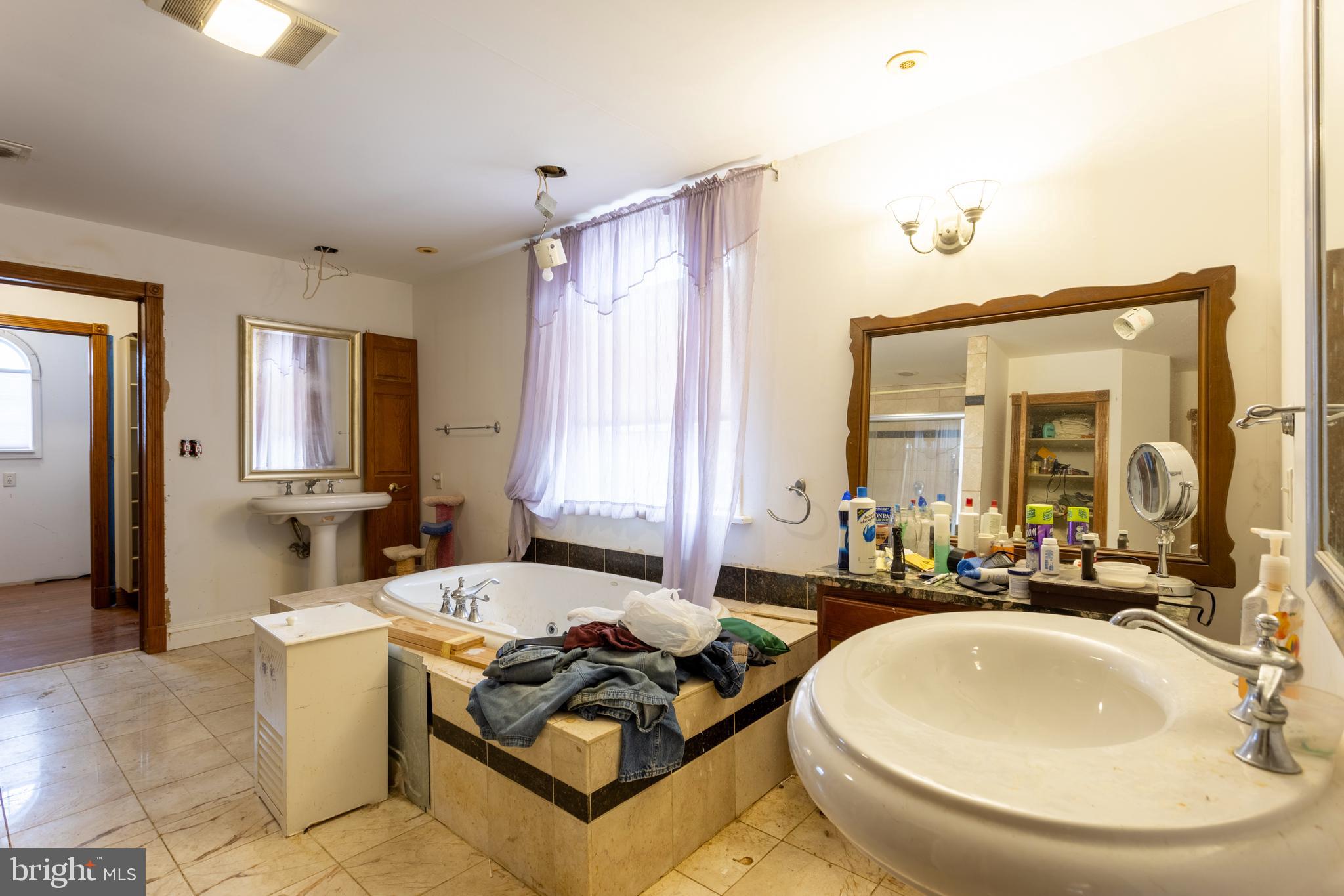 TAYLORS POINTE - Residential