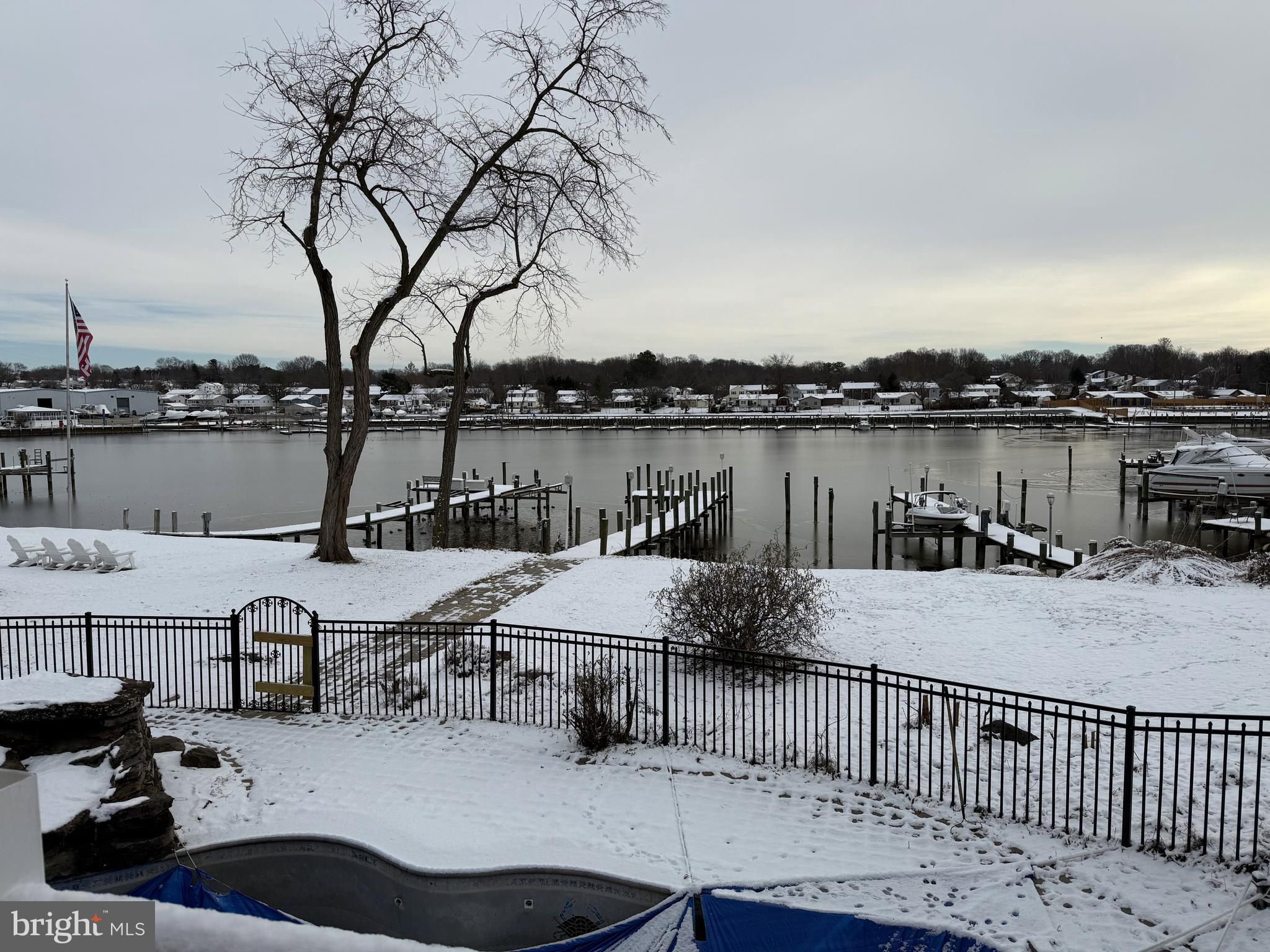 TAYLORS POINTE - Residential