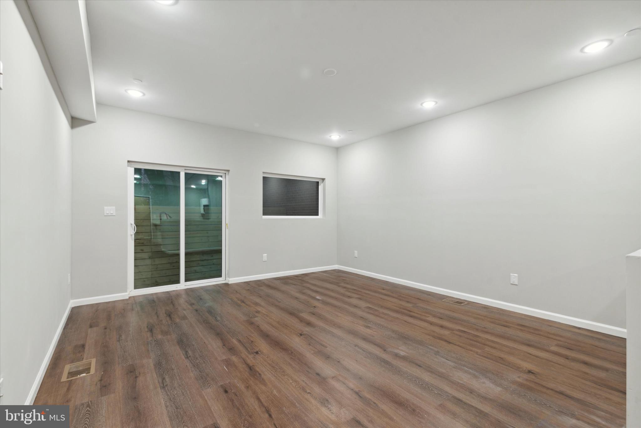 1230 N MARSHALL STREET 1R