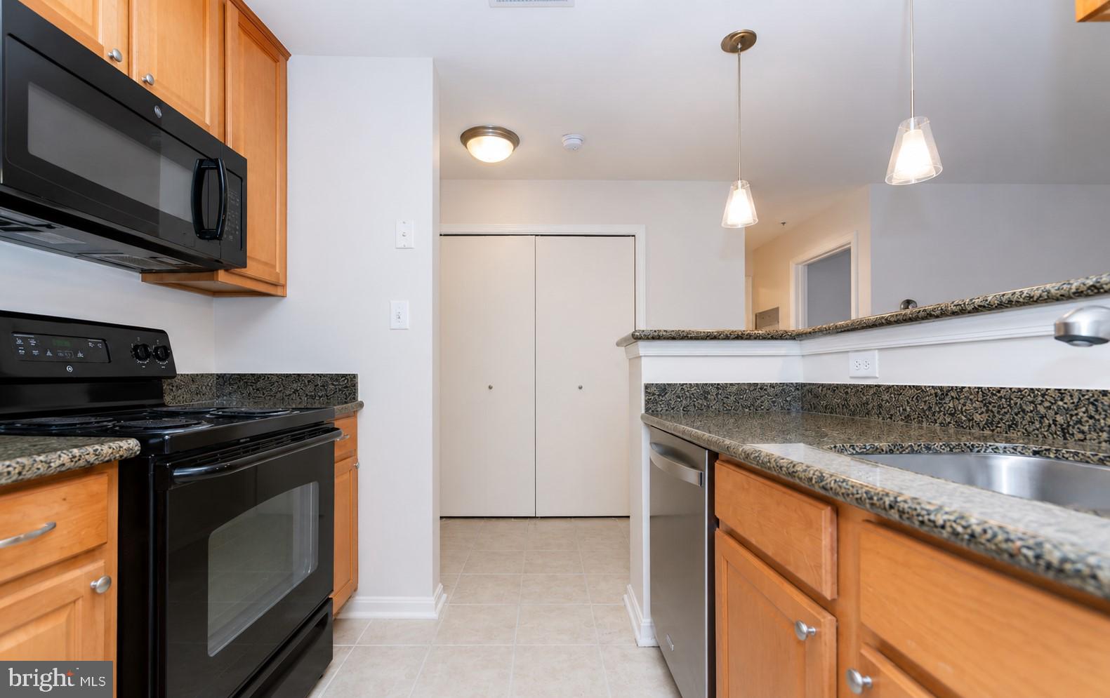 FOUR WINDS AT OAKTON - Residential