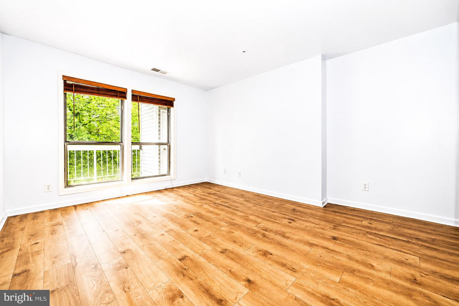 FOUR WINDS AT OAKTON - Residential