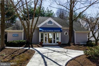 FOUR WINDS AT OAKTON - Residential