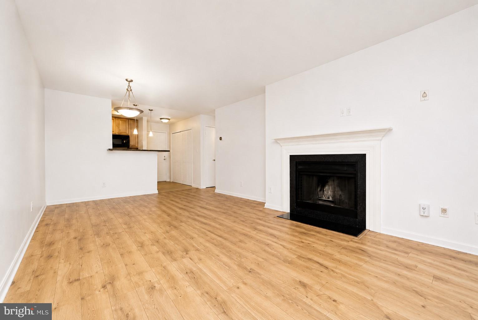 FOUR WINDS AT OAKTON - Residential