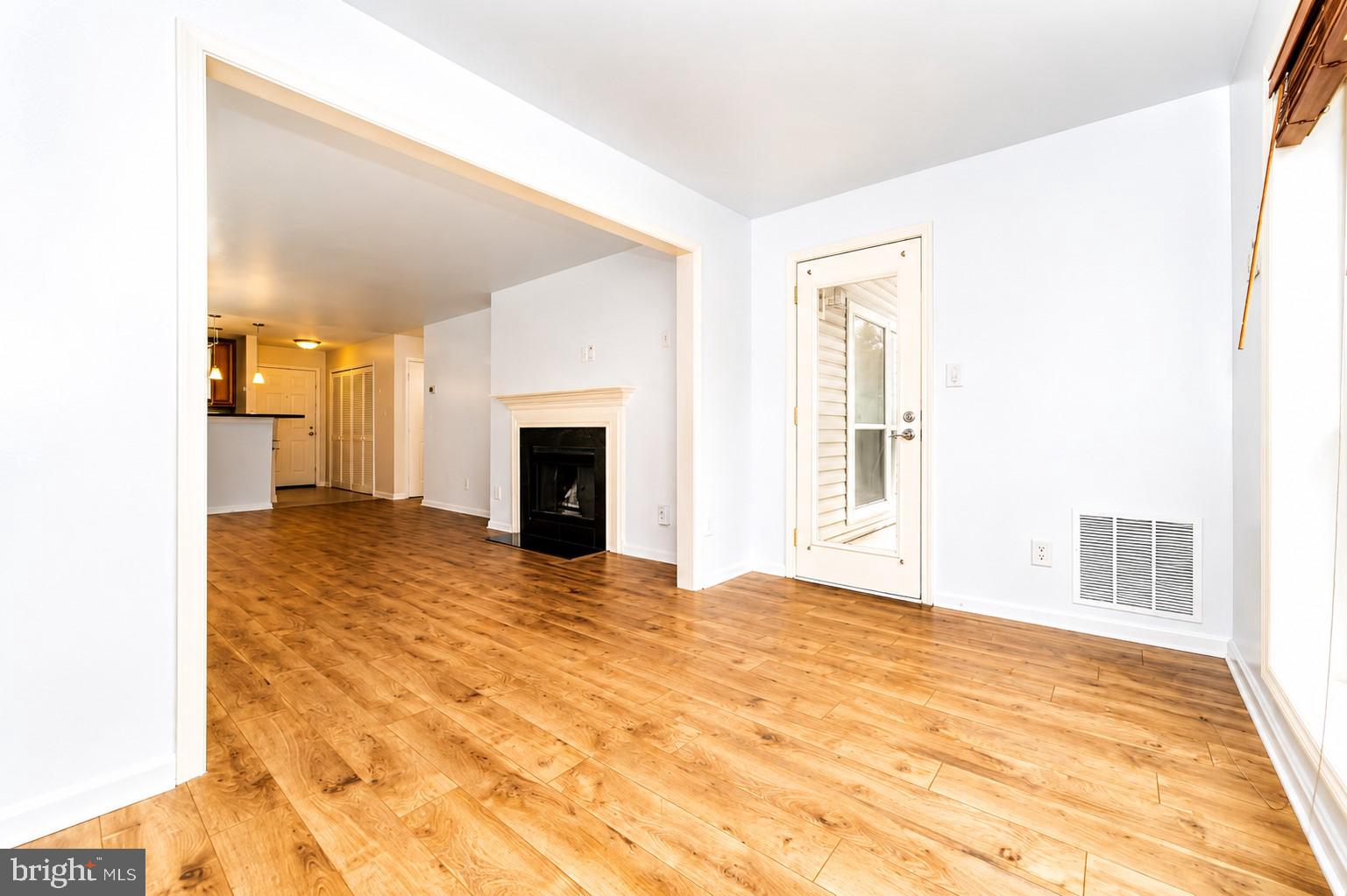 FOUR WINDS AT OAKTON - Residential