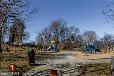 FOUR WINDS AT OAKTON - Residential