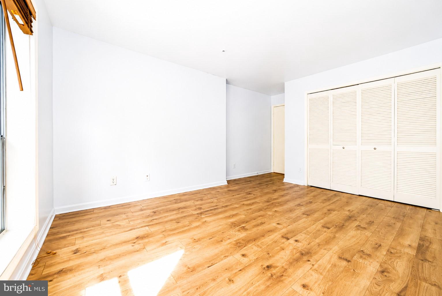 FOUR WINDS AT OAKTON - Residential
