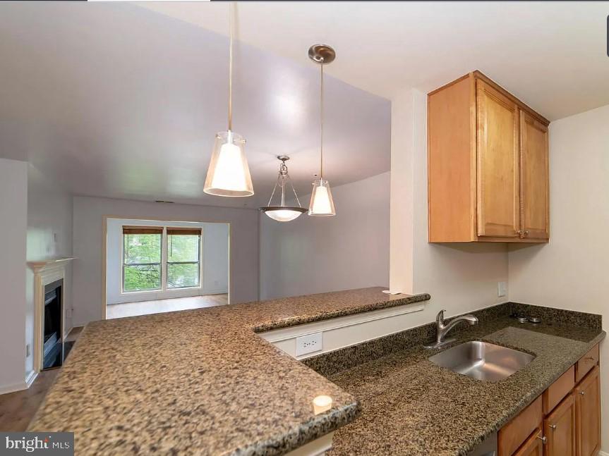 FOUR WINDS AT OAKTON - Residential