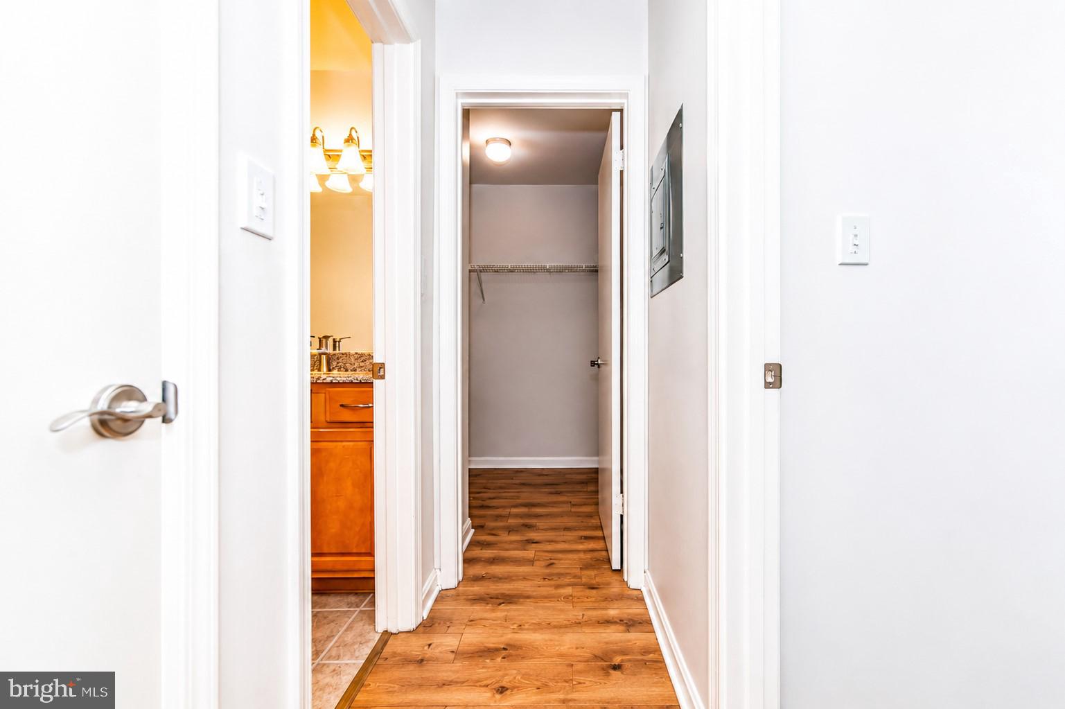 FOUR WINDS AT OAKTON - Residential