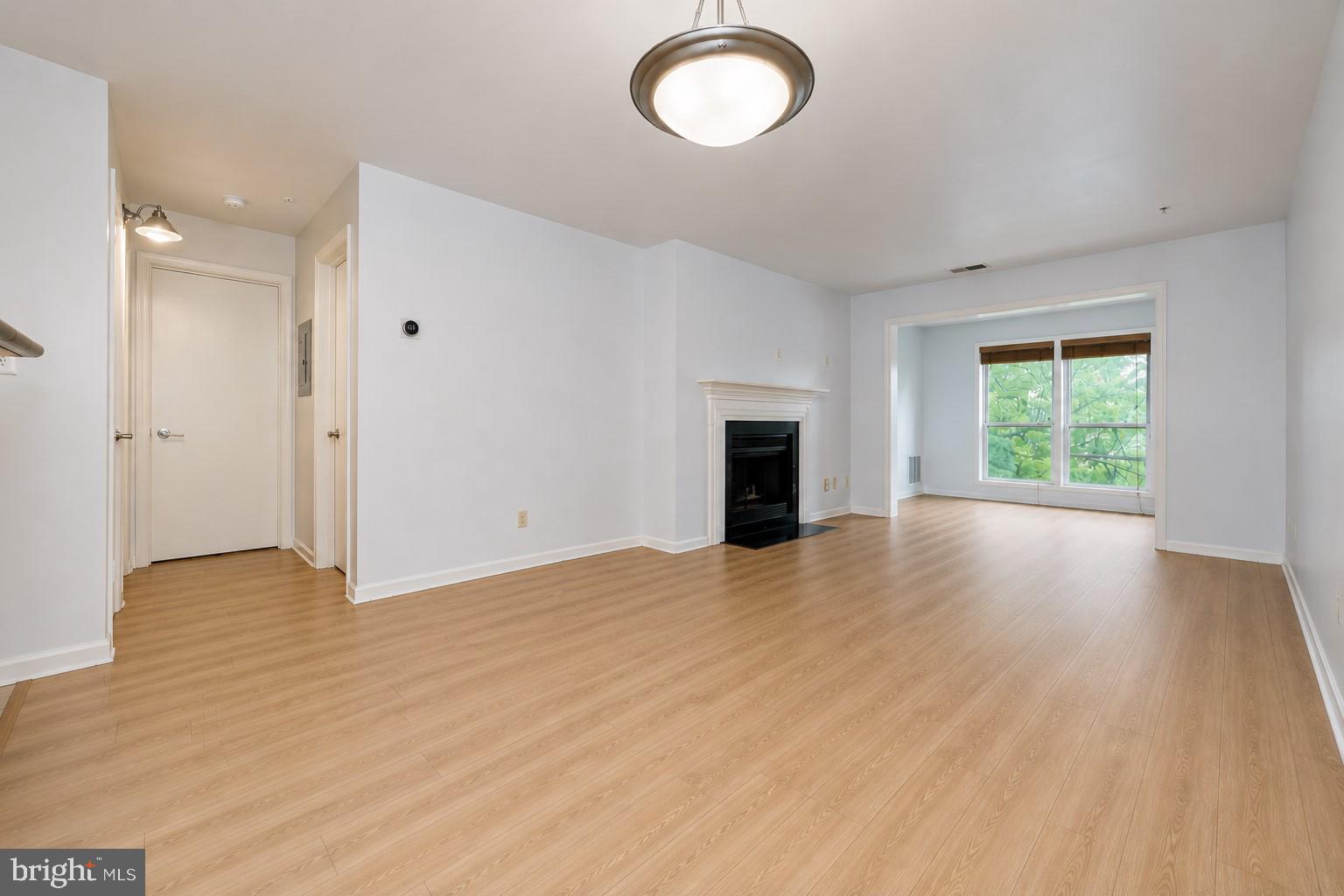 FOUR WINDS AT OAKTON - Residential