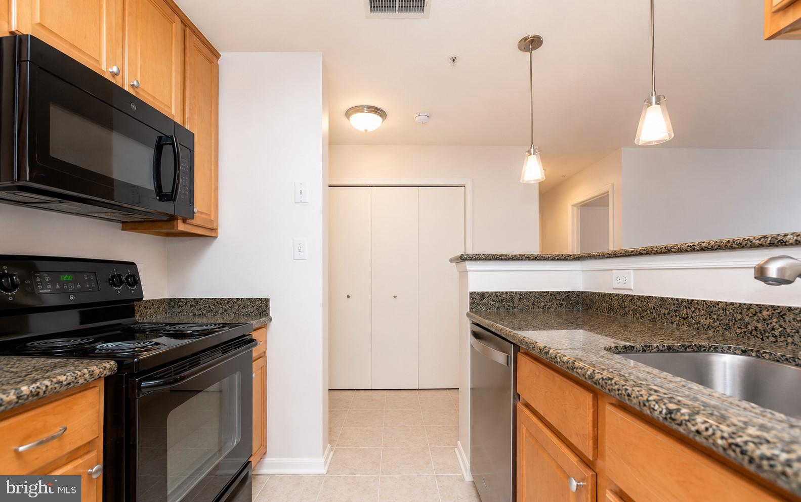 FOUR WINDS AT OAKTON - Residential